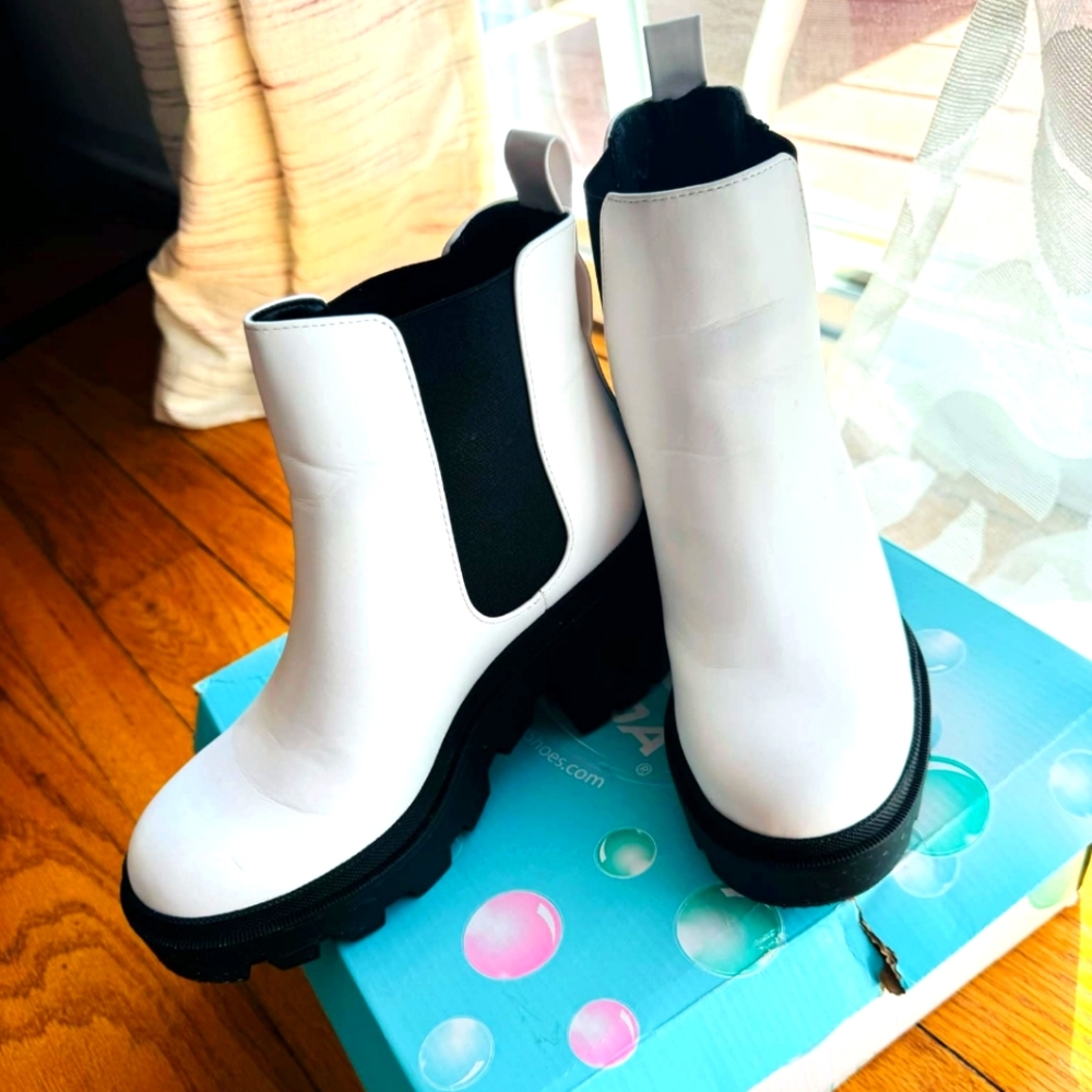 Soda Ankle Boots